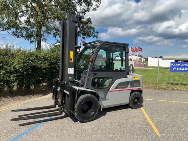 NISSAN Diesel Truck 5.0T
